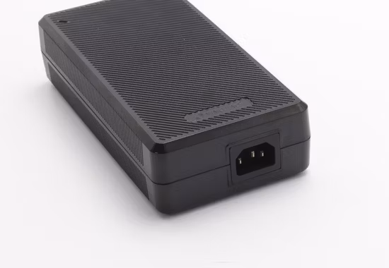 Cargador USB de batería de potencia máxima marina para Mini coche de grado superior Yingjiao